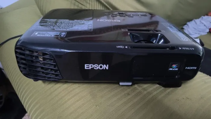Projetor Epson + telão de 100 Pol com pedestal