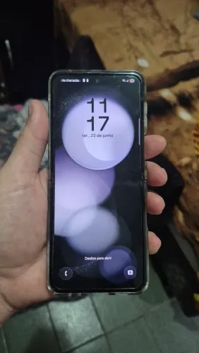 Celular samsung galaxy z flip5 de 512GB ( touch-screen com problema)