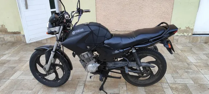 Yamaha YBR em bom estado.
