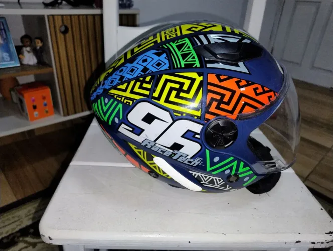 Capacete marca RACE TECH