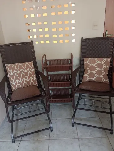Conjunto de cadeiras e fruteira