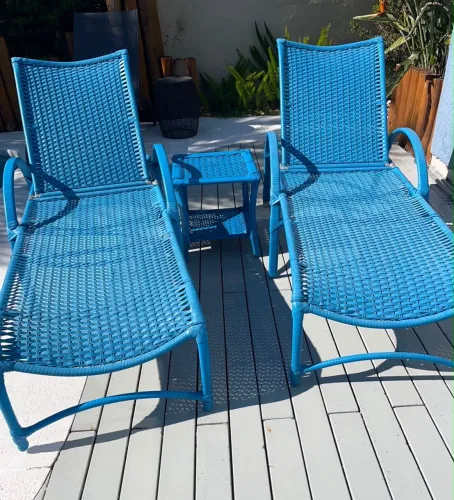Conjunto chaises e mesinha de apoio