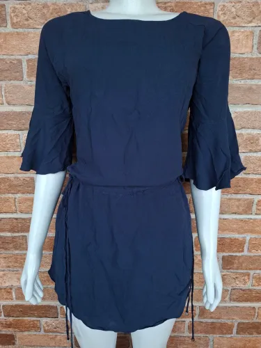 Vestido azul marinho P_ entrego pelo olx ?