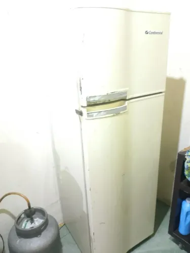 Geladeira sem funcionar ler descrição