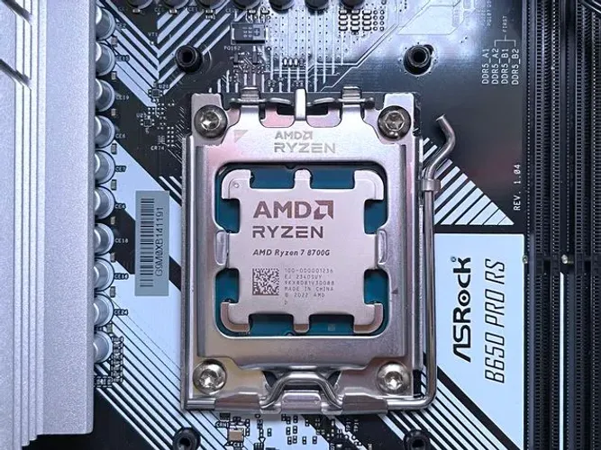 Ryzen 7 8700g - Seminovo