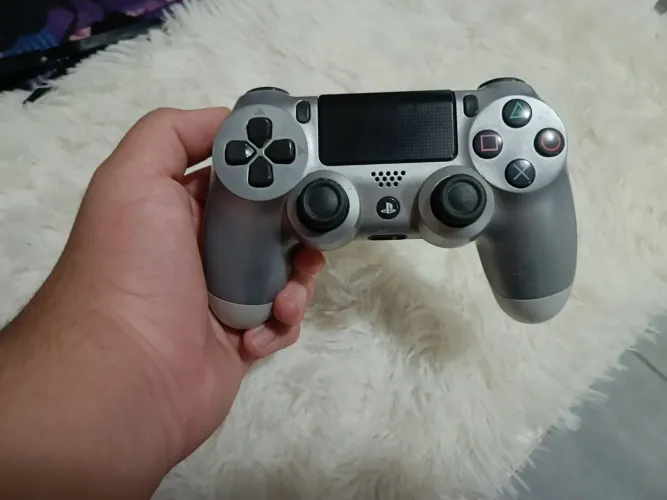 Controle ps4 edição prata original