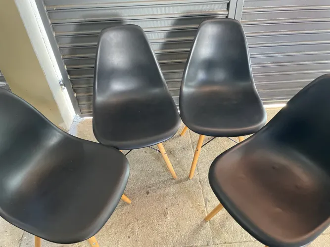 Cadeira Charles Eames Eiffel Preta