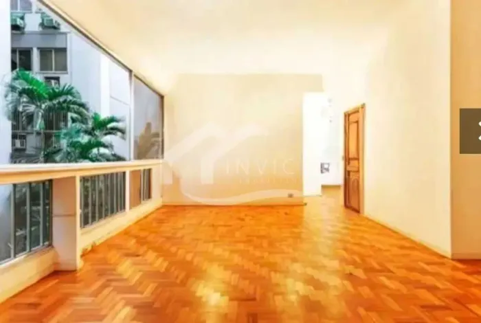 Belíssimo apartamento localizado na lagoa próximo ao Parque Lage.