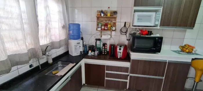 Conforto e praticidade: casa com móveis planejados e excelente ventilação
