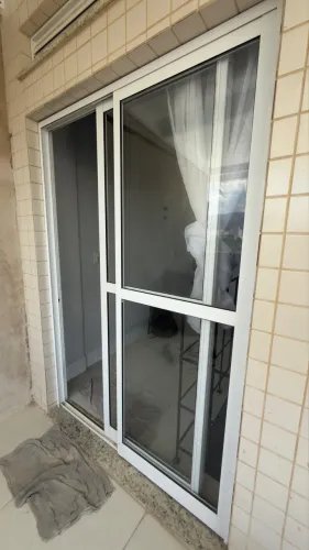 Porta alumínio branco 2 folhas (1fixa) 1,38 x 2,05
