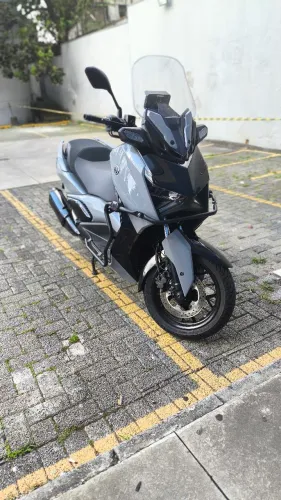 Xmax 250 conected 2025