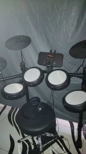 VENDO BATERIA ELETRONICA SEMINOVA