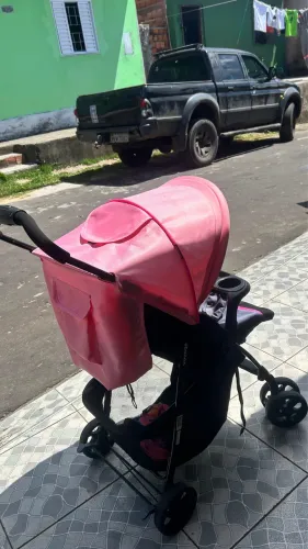 Carrinho de bebê feminino