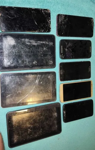 Tablets e celulares para concerto ou retirada de peças