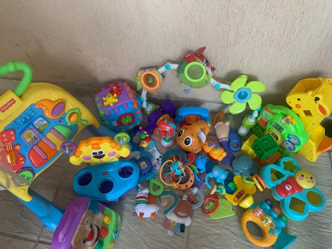 Lote Brinquedos de Bebê + Fisher-Price + Andador + Redutor de Banheira