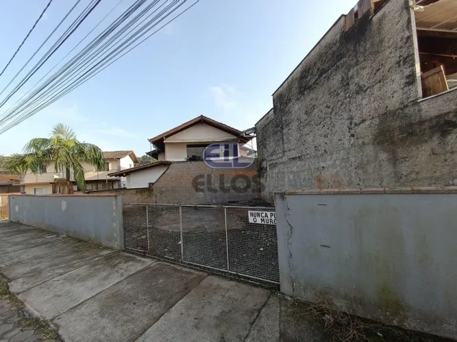 Terreno Baldio no Bairro Iririú 200m²