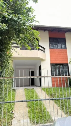 CASA GEMINADA no ANITA GARIBALDI com 3 quartos para LOCAÇÃO, 110 m²
