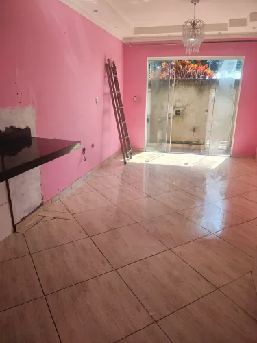 Aluga se casa em ótima localização ,zona norte