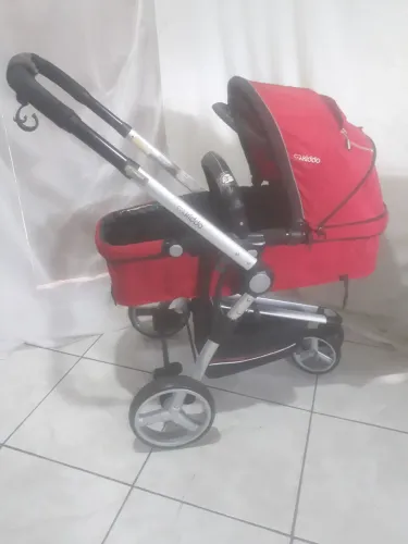 Carrinho de bebê vira Moisés. R$470,00