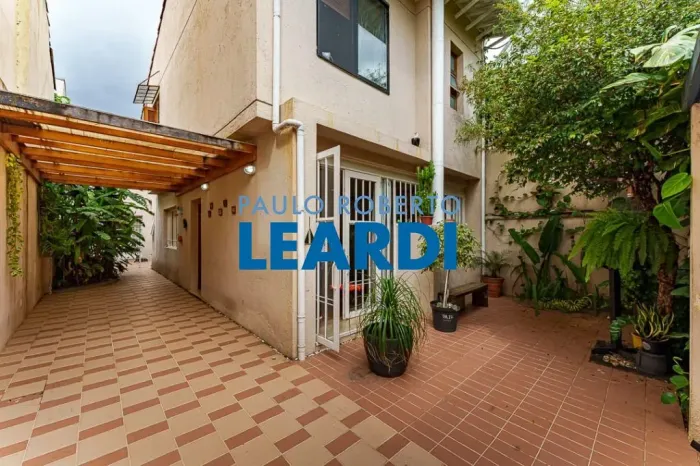 CASA ASSOBRADADA - VILA MADALENA - SP