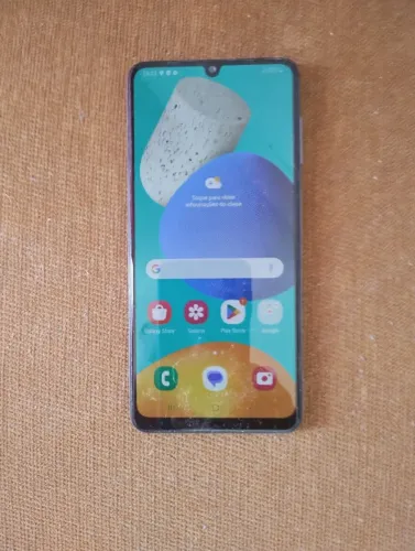 Celular M32 excelente estado