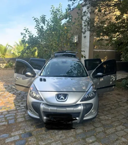 Peugeot 207 SW Escapade 1.6 16V Flex 5P 2012