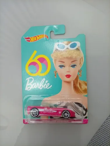 Hot Wheels '14 Corvette Stingray da série comemorativa de 60 Anos da Barbie