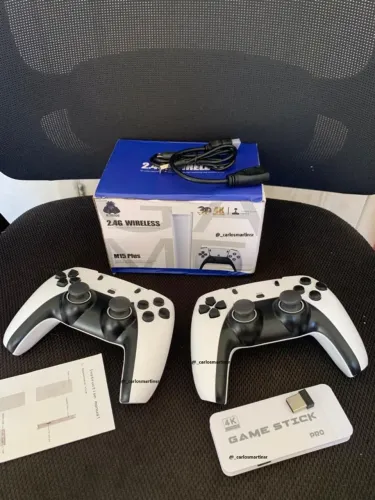 GAME STICK M15 PRO 4K 64GB COM 2 CONTROLES SEM FIO + JOGOS