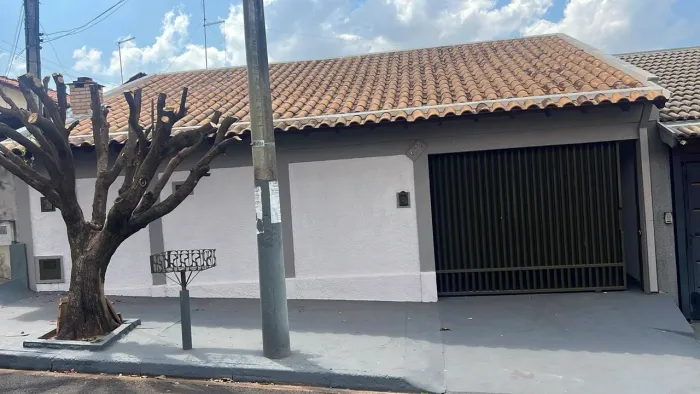 Casa à Venda - Conjunto Residencial João Vital, Matão