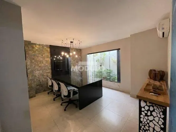 Sala comercial disponível para locação no bairro Santa Mônica.