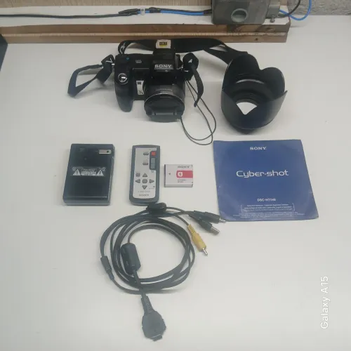 Vendo essa câmera digital da Sony Cyber-shot h9 semi nova com todos os assessórios