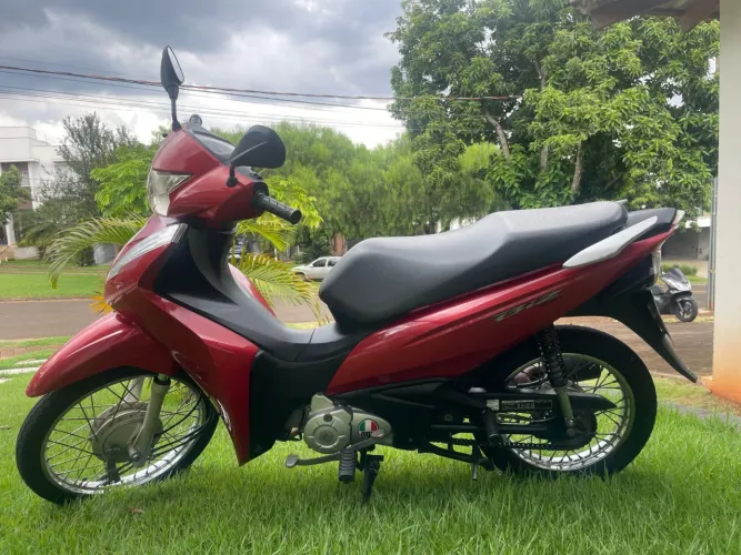 Honda biz110i com partida elétrica.