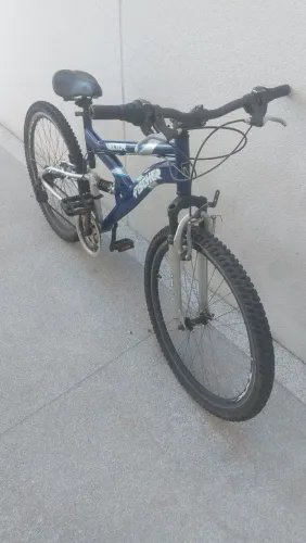 Bicicleta full suspension vector 