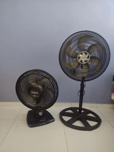 Dois vendedores precisa de manutenção 