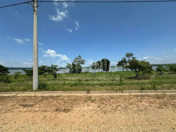 Terreno a venda no condomínio Ondas Grandes II em Anhembi SP