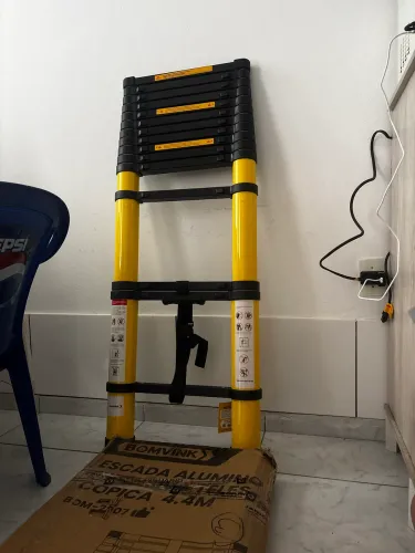 Escada Telescópica de Alumínio 4,4m Nova - Compacta e Resistente