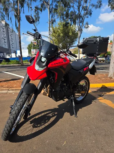 Yamaha XTZ 250 Lander Connected Vermelha