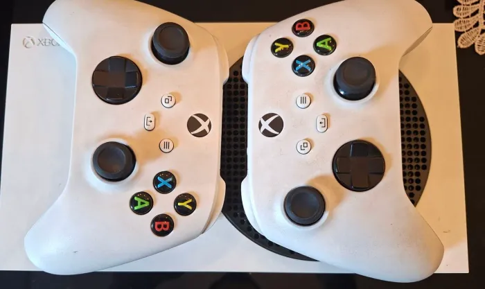Xbox Series S 512 GB + 2 Controles Originais - Excelente Estado