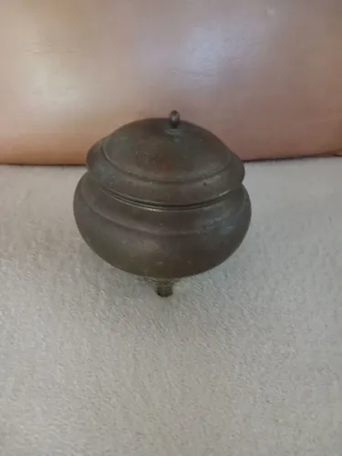 Bomboniere antiga de metal
