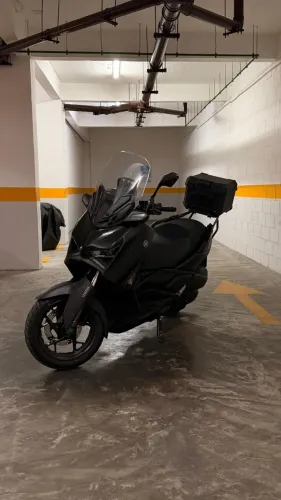 Yamaha XMAX 250 2025/2025 ? Única dona, apenas 5.977 km rodados!