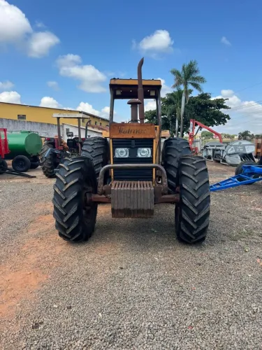 Trator Valtra