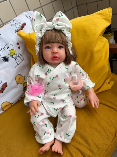 Bebê Reborn Menina - silicone e tecido