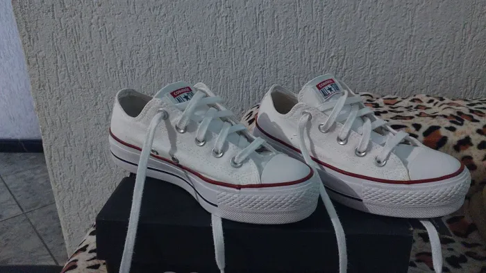Vendo 2 alstar um branco plataforma número 34 e o amarelo é 35