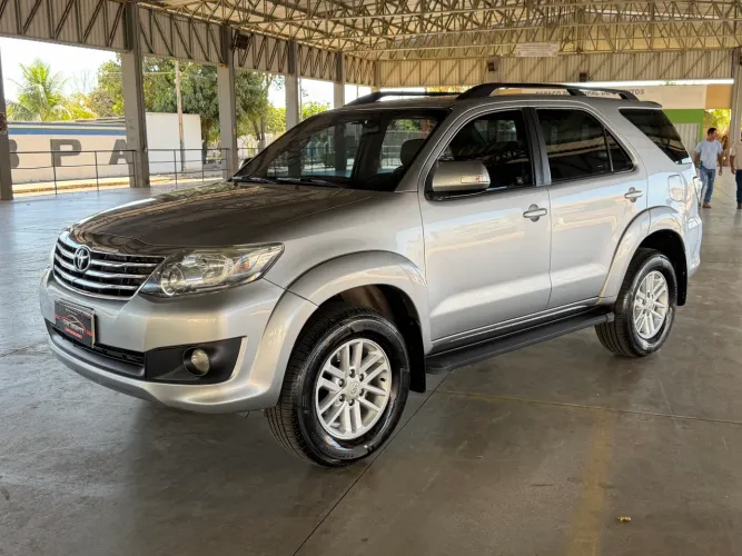 Toyota Hilux SW4 SR 4X2 2.7/ 2.7 Flex 16V Aut. 2015