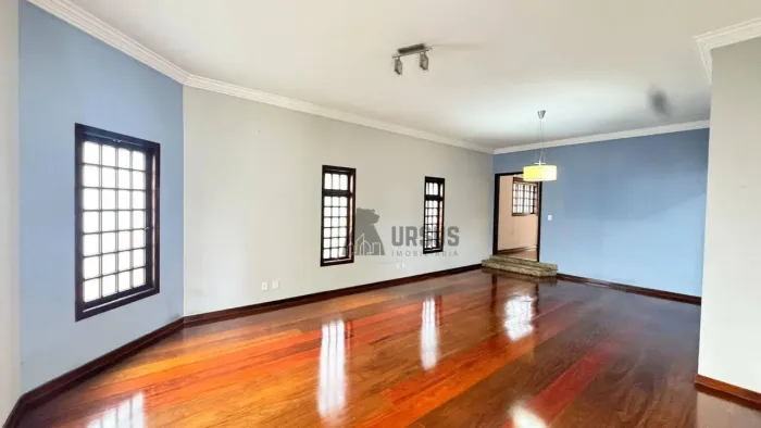 Casa à Venda em Condomínio Fechado em Taubaté | 177m², 4 Dormitórios e Excelente Custo-Ben