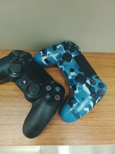 Ps4 slim muito novo 