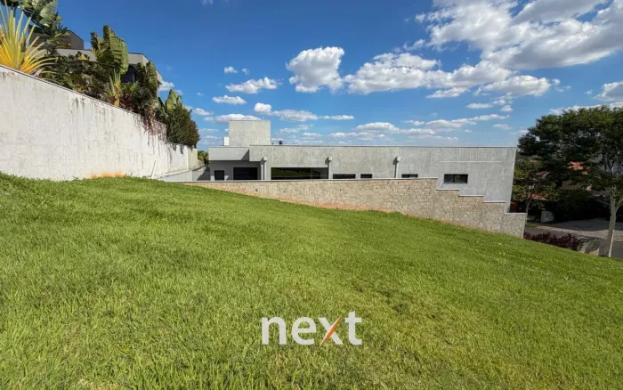 Terreno em aclive pronto para construir - Alphaville Dom Pedro
