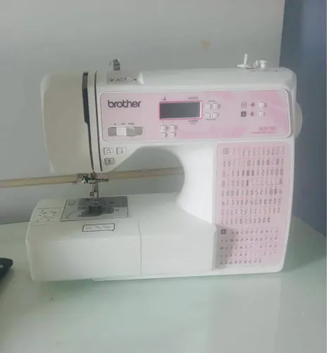 Máquina de costura Brother modelo SQ9100