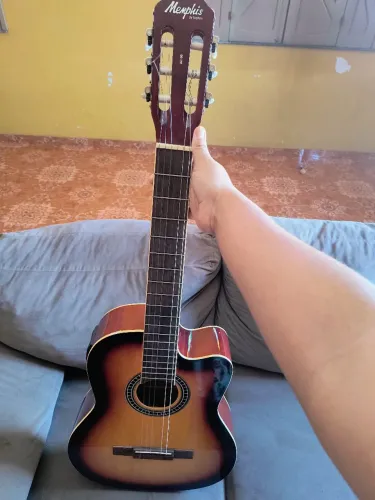 Violão eletrônico 