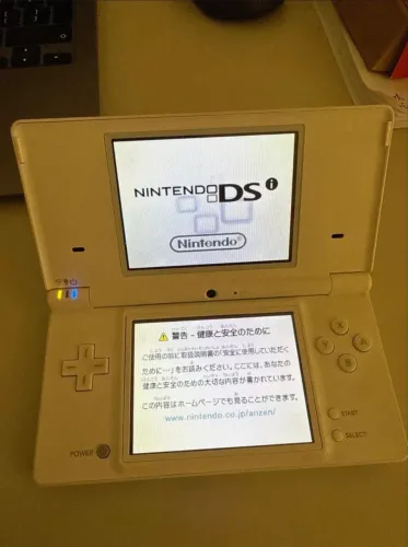 Nintendo DSI Japonês (Acompanha carregador)